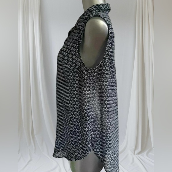 FREE ✅Women’s H&M  Blouse - Picture 6 of 14